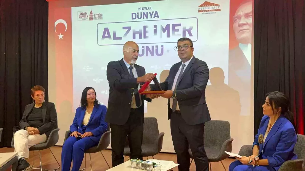 Beyoğlu’nda Dünya Alzheimer Günü Etkinliği Düzenlendi