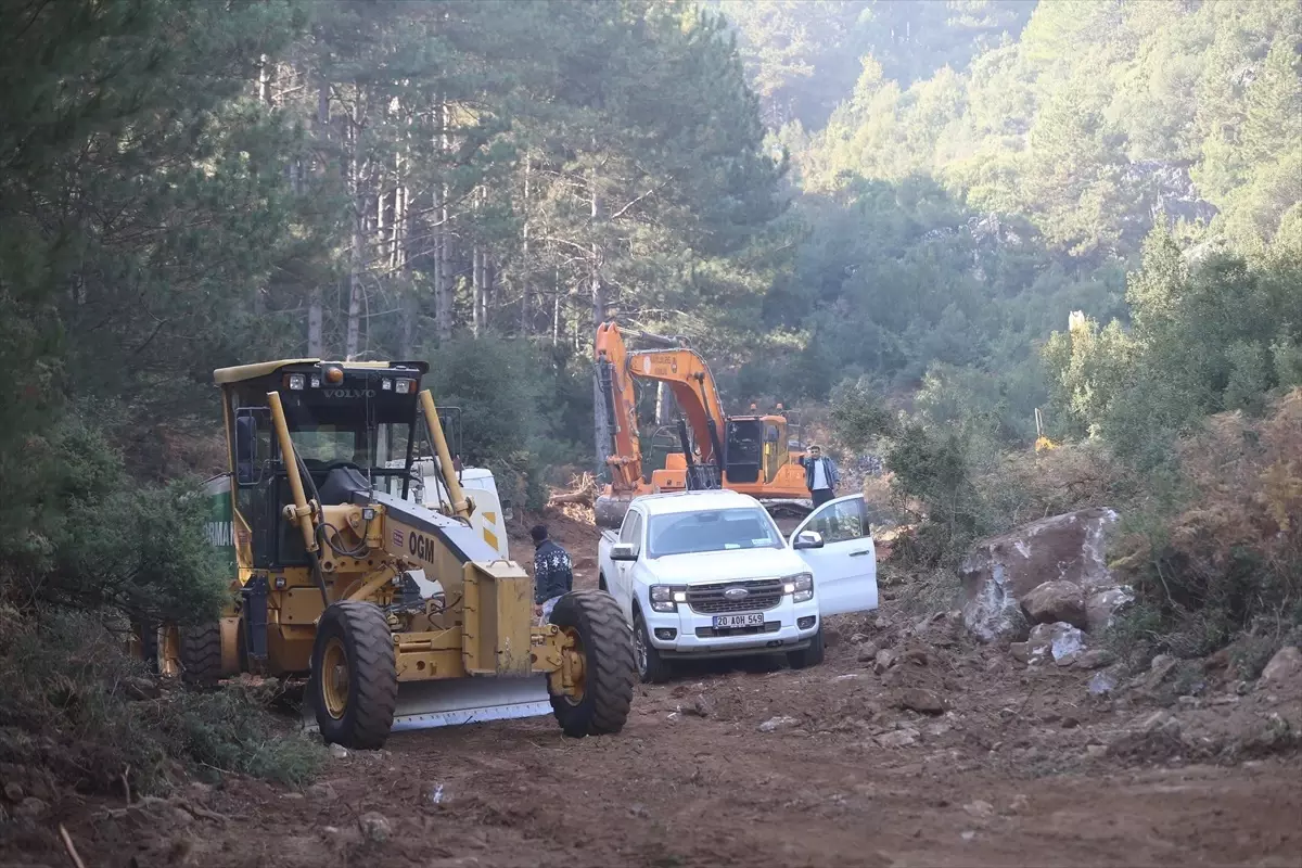 Denizli’de Orman Yangınına Müdahale Devam Ediyor