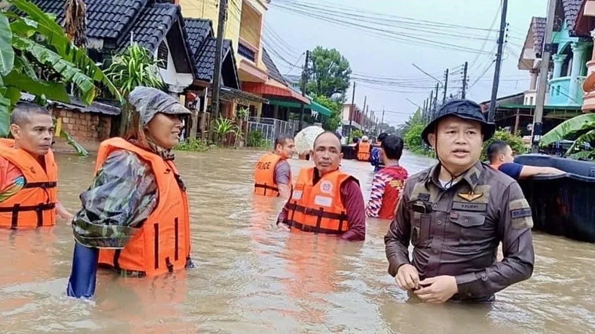 Tayland sele teslim oldu: 9 ölü